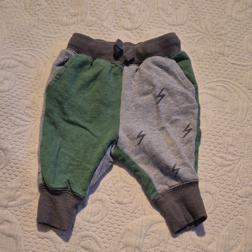 Hanna Andersson 60 or 3-6 months gray & green jogger pants lightening bolts GUC